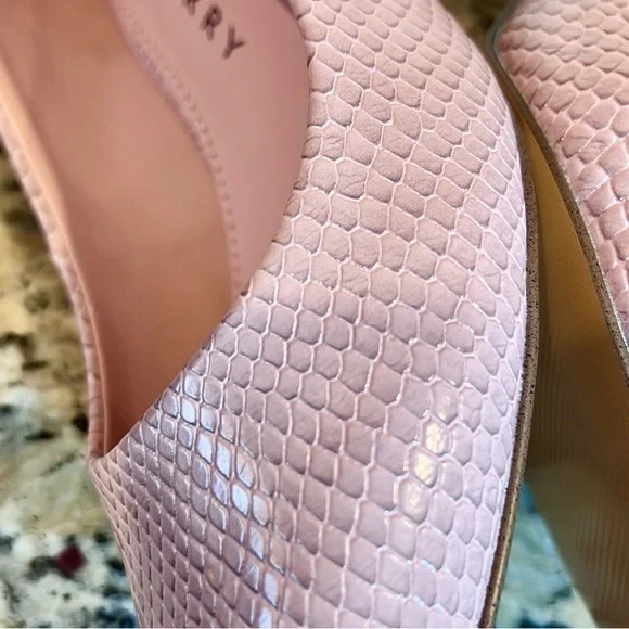 Katy Perry 2” Heel Pumps - Picture 8 of 9